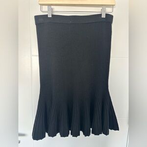 NWT– Leo & Ugo Black Pleated Skirt (Size Medium)